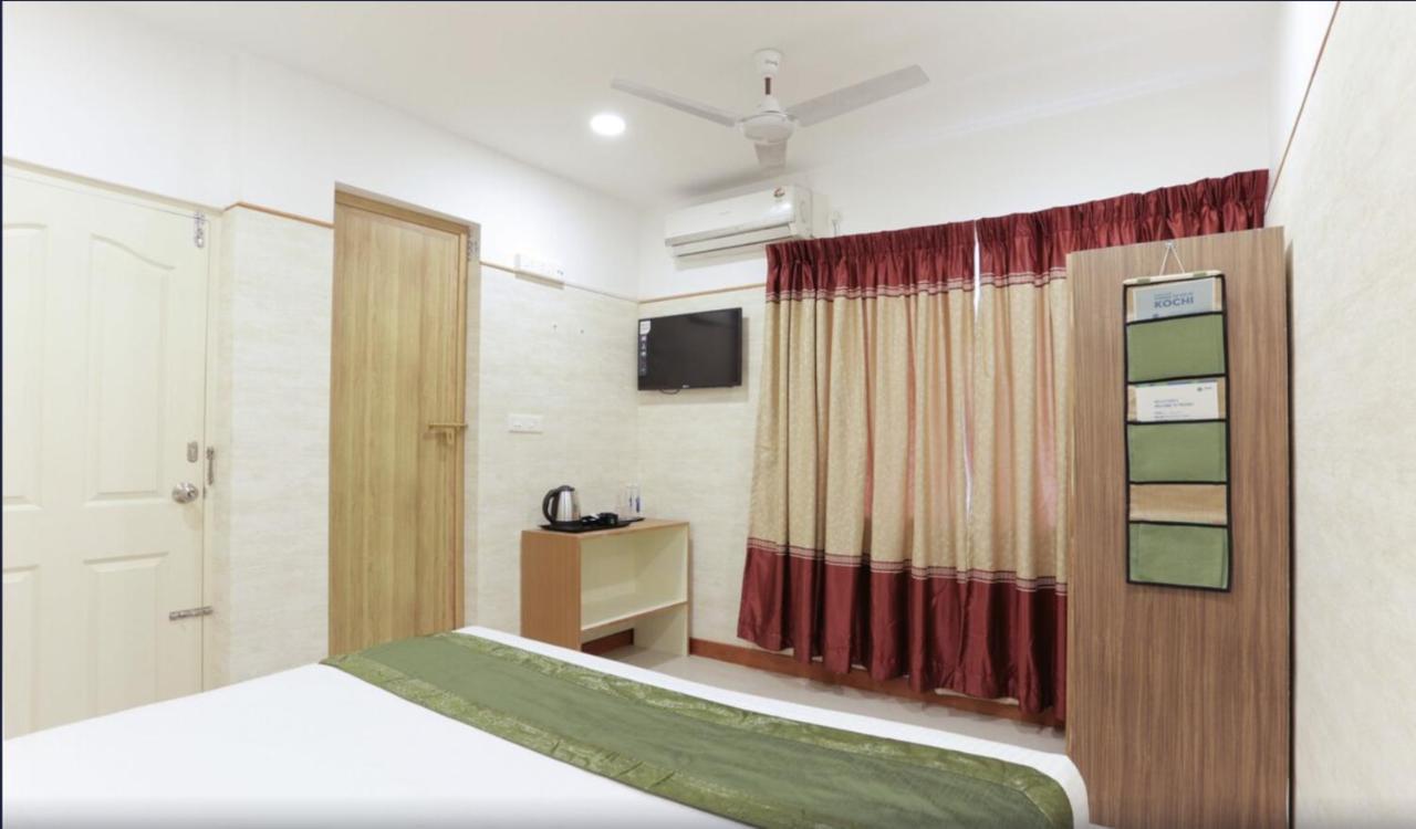 Heaven Gardens Hotel Kochi Exterior foto